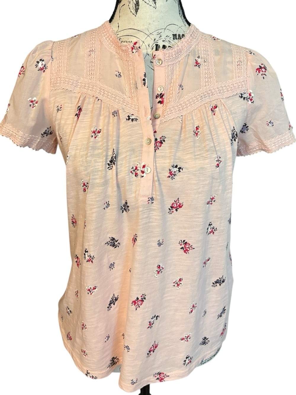 Lucky Brand Dainty Floral Print Top Short Sleeve Lace Accent Light Pink Size XS
